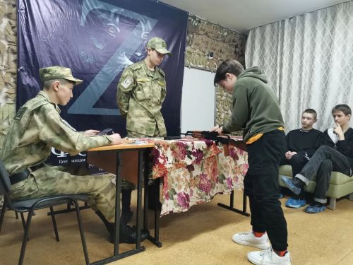 В Центре «Форпост» провели тренировку по разборке и сборке автомата