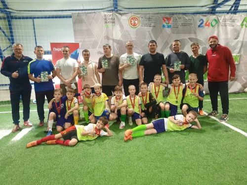 Первые Бугульмы направления «Спорт» поиграли со своими папами в футбол