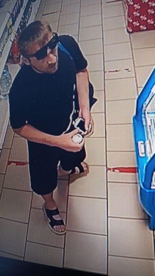 Полицейские Бугульмы разыскивают мужчин, изображённых на видеозаписи