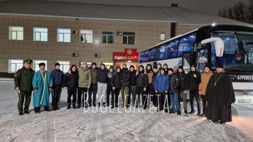 Третья группа из 19 бугульминцев отправилась к местам прохождения срочной службы