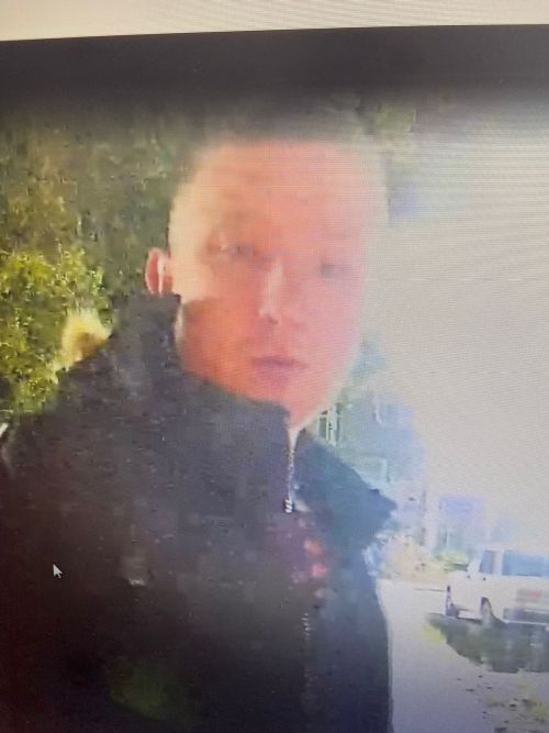 В Бугульме сотрудники полиции разыскивают совершившего кражу из автомобиля
