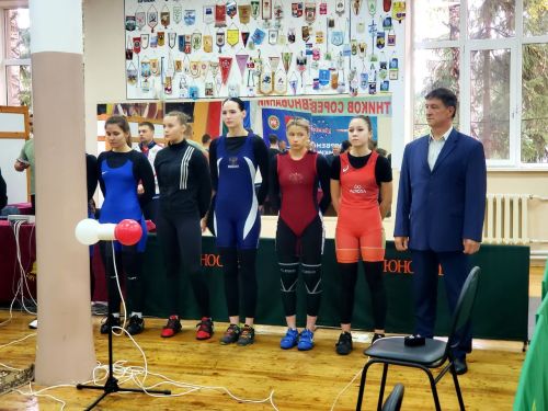 В бугульминской спортшколе «Юность» прошло первенство РТ по тяжелой атлетике