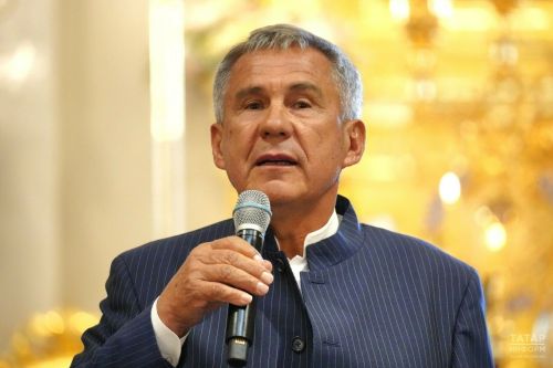 Рустам Минниханов поздравил Владимира Путина с днем рождения