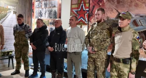 В зону спецоперации из Бугульмы торжественно проводили шестерых добровольцев