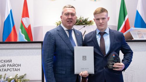 Линар Закиров вручил награды бугульминцам за вклад в развитие города и района