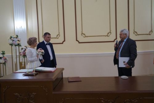 В Бугульминском загсе чествовали серебряных юбиляров семейной жизни Дорожкиных