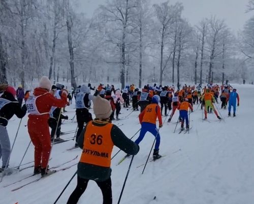 Жители Бугульмы встали на лыжи в рамках Всероссийского массового забега