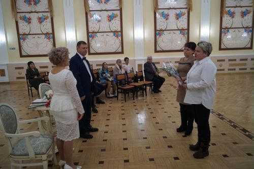 В Бугульминском загсе чествовали серебряных юбиляров семейной жизни Дорожкиных