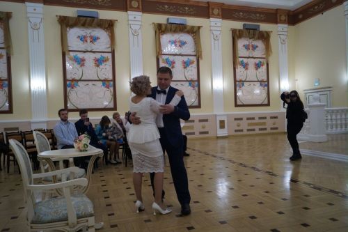 В Бугульминском загсе чествовали серебряных юбиляров семейной жизни Дорожкиных