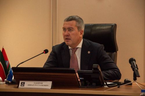 Линар Закиров поручил взять на жёсткий контроль расчистку крыш от снега