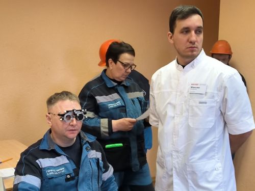 Работники Бугульминского завода испытывают на себе особенные очки для работы