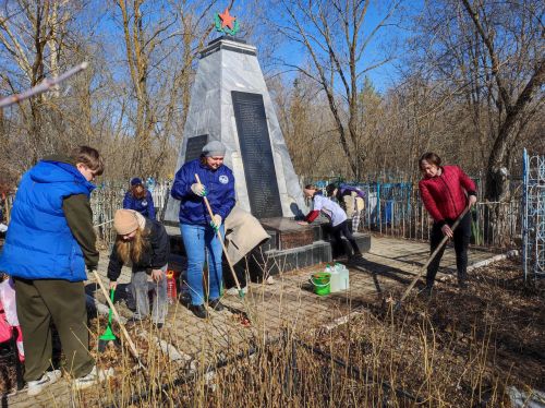 В Бугульме Волонтеры Победы благоустроили воинские захоронения