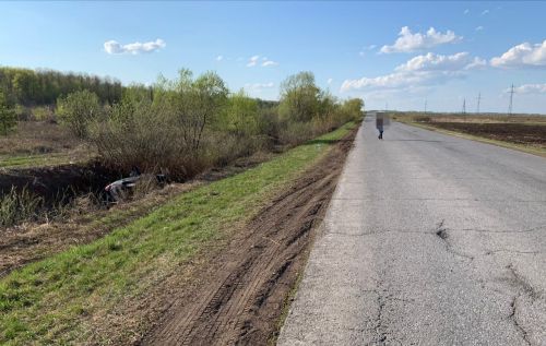 Недалеко от аэропорта Бугульмы водитель улетел в кювет