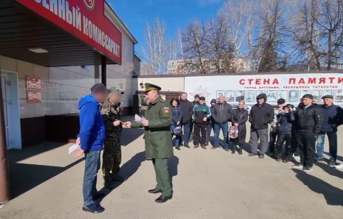 Сегодня в Бугульме состоялись проводы двоих добровольцев в зону СВО