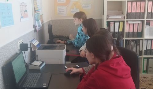 Волонтеры помогли реабилитантам «Возрождения» освоить цифровые навыки