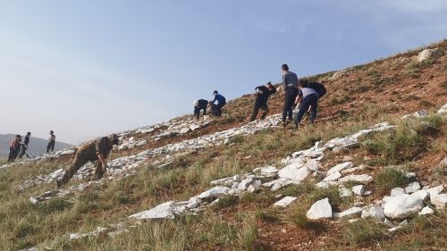 Жители Бугульминского района обновили надпись «Карабаш» на горе