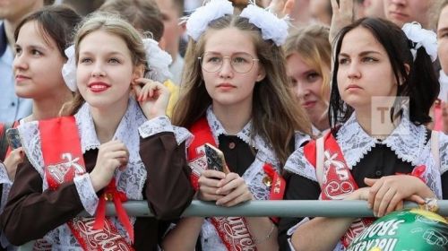 В Минобрнауки РТ назвали рекомендованные даты проведения последних звонков и выпускных вечеров