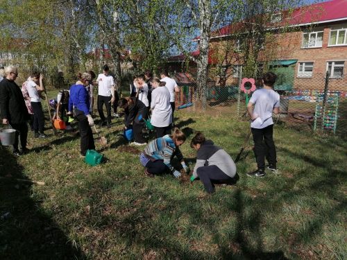 В Бугульминском районе провели общепоселковый субботник