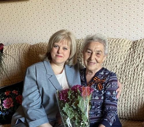 В преддверии Дня Победы с праздником поздравили председателя клуба «Дети войны»