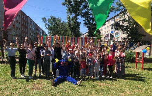 В центре «Возрождение» организовали праздник детства
