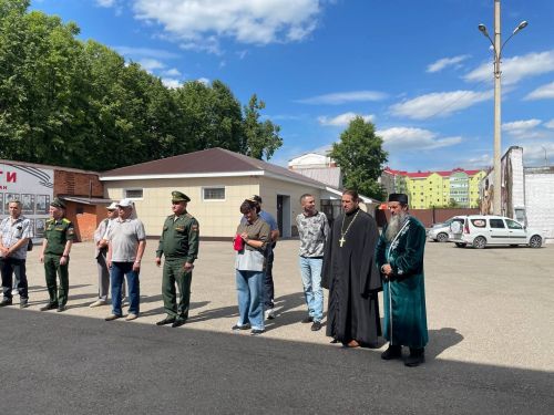 Добровольцев-контрактников из Бугульминского района торжественно проводили на службу