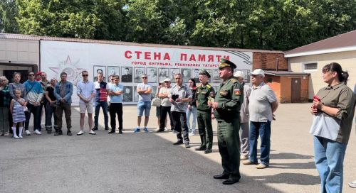 Добровольцев-контрактников из Бугульминского района торжественно проводили на службу