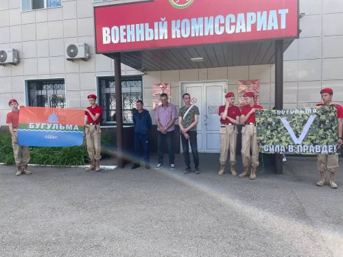 Добровольцев-контрактников из Бугульминского района торжественно проводили на службу