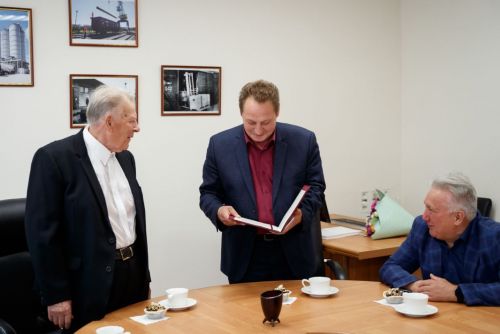 Бугульминского ветерана-нефтяника поздравили с юбилеем