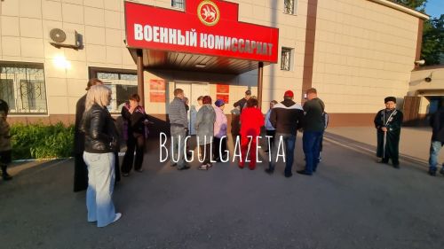 Сегодня в Бугульме состоялась отправка троих добровольцев