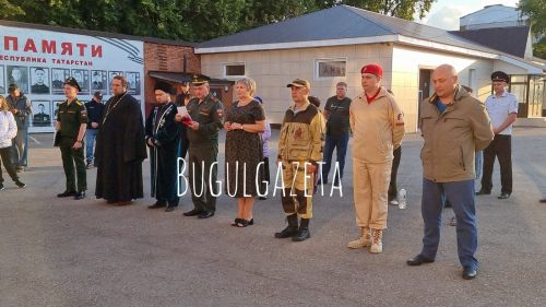 Сегодня в Бугульме состоялась отправка троих добровольцев