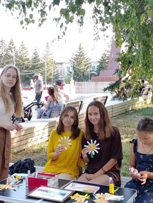 Сотрудники загса и краеведческого музея организовали эстафеты на центральной площади Бугульмы