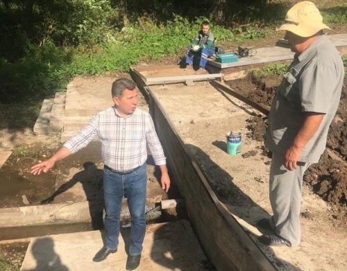 Глава бугульминского поселка проверил ход работ на благоустраиваемых объектах