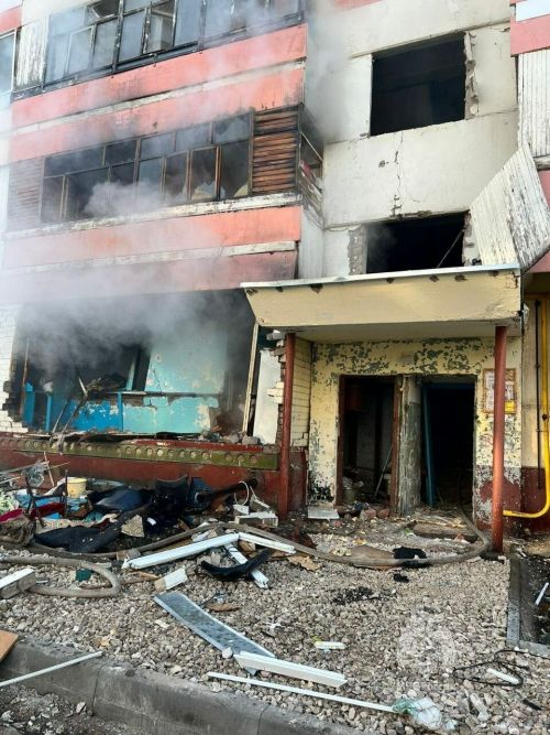 В пятиэтажке Нижнекамска рванул газ, начался сильный пожар
