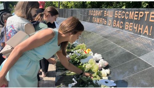 В Бугульме возложили цветы в день памяти детей-жертв войны в Донбассе