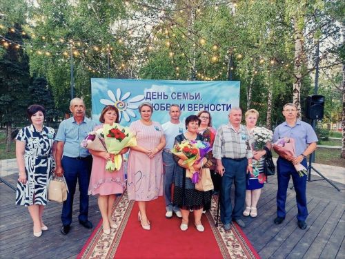 Медали «За любовь и верность», почетный знак города: в Бугульме чествовали семейные пары