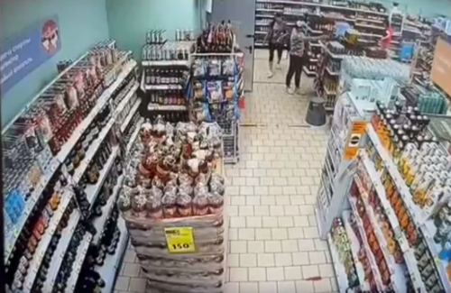 В Бугульме полицейские объявили розыск мужчины, совершившего серию краж из магазинов
