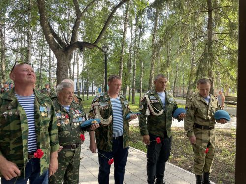 В Бугульме отмечают 93-ю годовщину с даты основания Воздушно-десантных войск