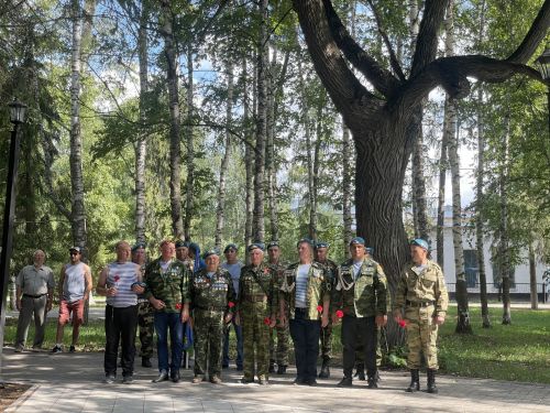 В Бугульме отмечают 93-ю годовщину с даты основания Воздушно-десантных войск