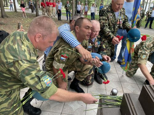 В Бугульме отмечают 93-ю годовщину с даты основания Воздушно-десантных войск