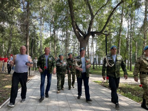 В Бугульме отмечают 93-ю годовщину с даты основания Воздушно-десантных войск