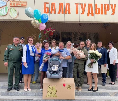 В роддоме Бугульмы состоялись торжественные выписки двух новорожденных