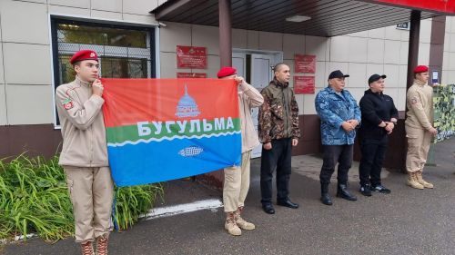 Группа контрактников отправилась из Бугульмы в зону СВО