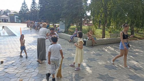 В сквере на центральной площади Бугульмы прошла игровая программа