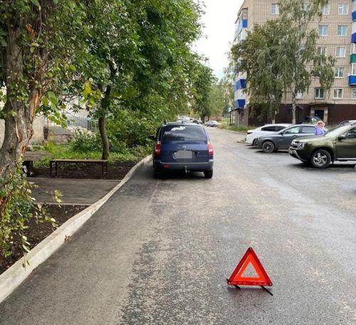 Ребенок попал под колеса во дворе в Бугульме