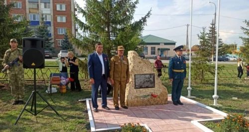 В Карабаше состоялось торжественное открытие памятника
