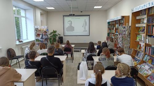 В библиотеке Дружбы народов студенты узнали историю создания словарей