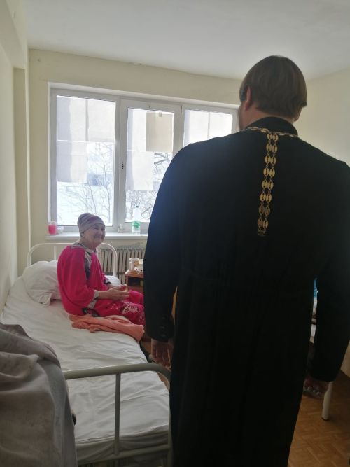 Благочинный Бугульминского округа и сестры милосердия навестили детей и пожилых