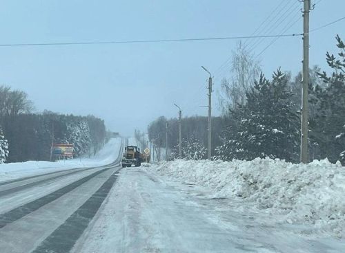 В Бугульме работы по расчистке дорог и тротуаров ведутся в круглосуточном режиме