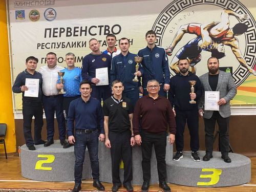 Бугульминские спортсмены заняли призовые места на первенстве РТ по греко-римской борьбе