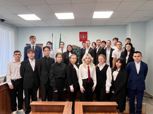 Старшеклассники побывали на экскурсии в Бугульминском суде